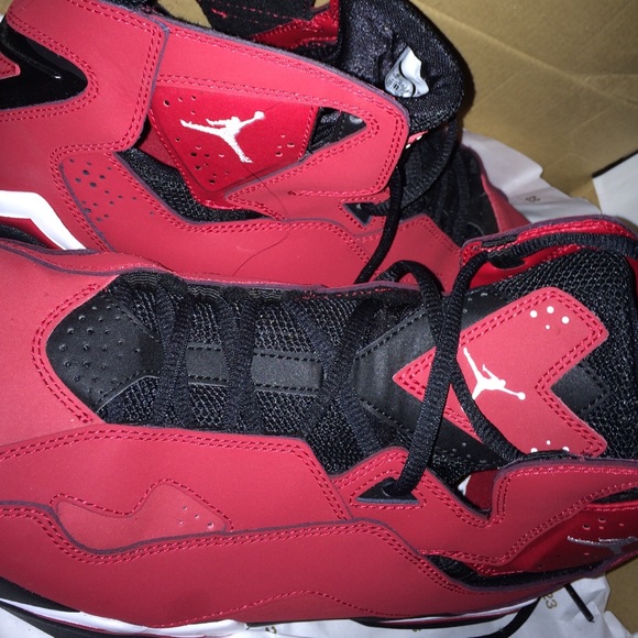 Athletic_Shoes