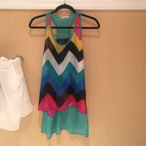 Sheer sleeveless graphic print top - Picture 2 of 4