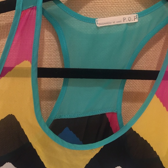 Sheer sleeveless graphic print top - Picture 3 of 4