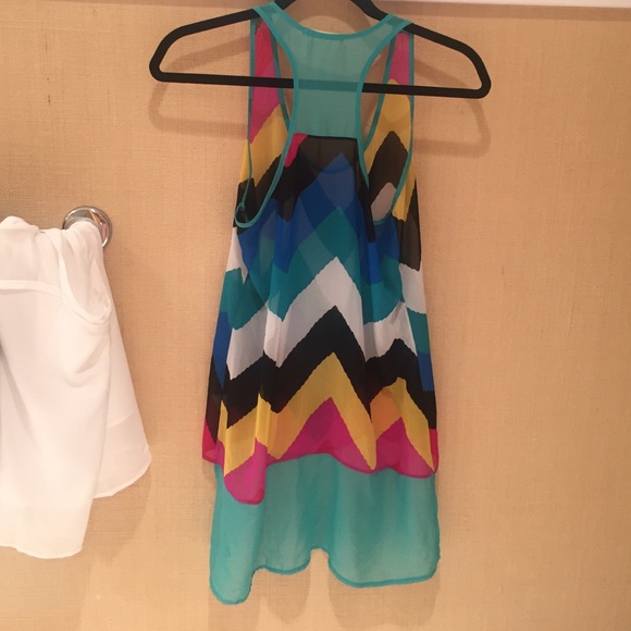 Sheer sleeveless graphic print top - Picture 4 of 4