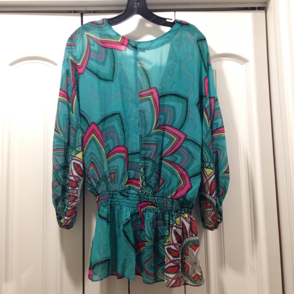 Flowy Green Blouse w/ colorful design! - Picture 3 of 4