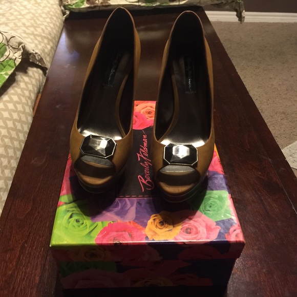 Shoes - Picture 2 of 4