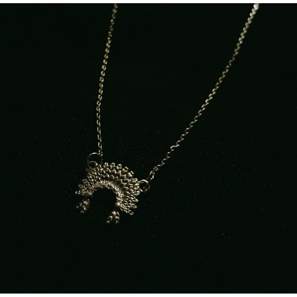 Headdress Necklace NWOT