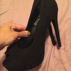 F21 BLACK HEELS