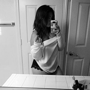 Meet your Posher, Adara