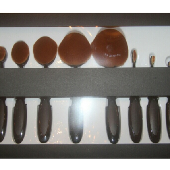 Oval makeup brush set 🎉🎈 Will sell individual - Picture 2 of 4
