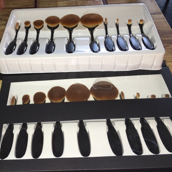 Oval makeup brush set 🎉🎈 Will sell individual - Picture 4 of 4
