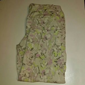 Izod stretch floral capris