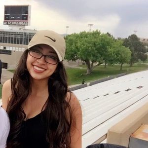 Meet your Posher, Leah