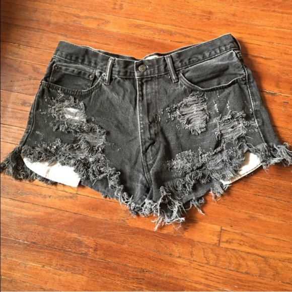 High waisted Levi destroyed shorts