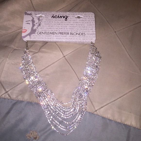 Gorgeous necklace from Icing - Picture 2 of 4