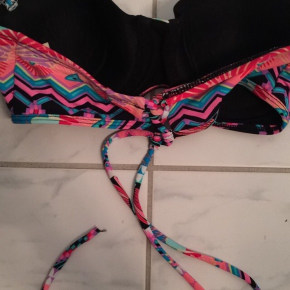 Pattern Bikini Tops - Picture 4 of 4