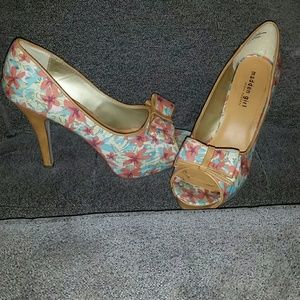 Peep toe heel