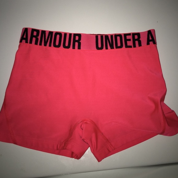 🌺hot pink under armour spandex🌺