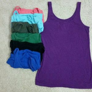 set of 7 identical old Navy tank tops