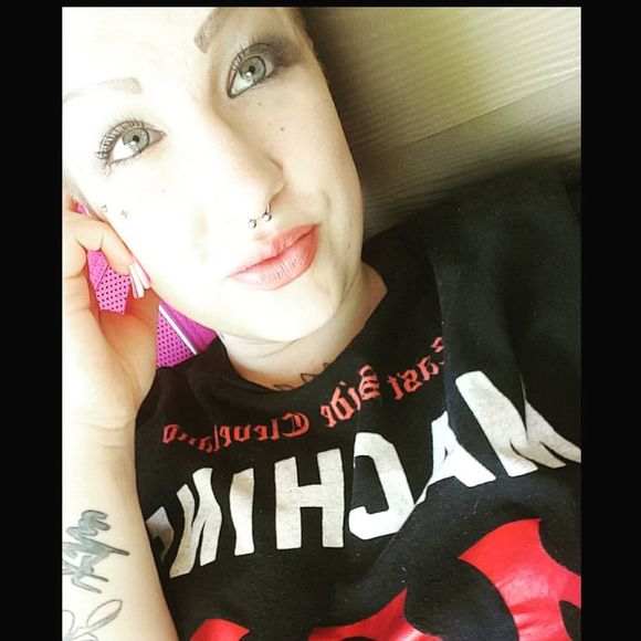 Meet your Posher, Larisa