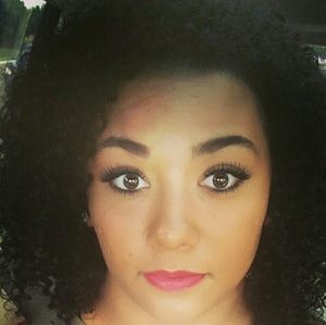 Meet your Posher, Monique