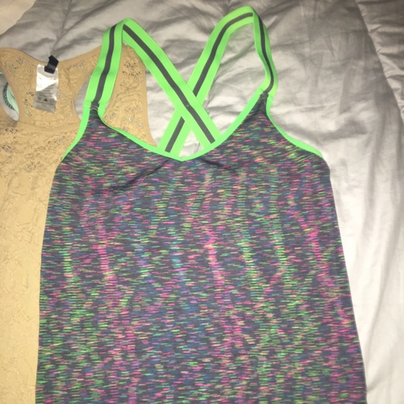 10 Tank Tops ... Sold as bundle - Picture 4 of 4
