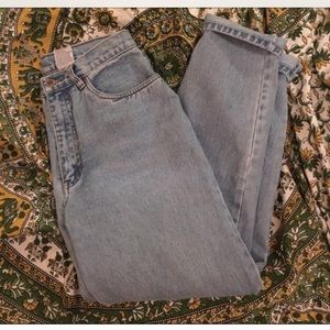 Vintage light wash high wasted mom Jean