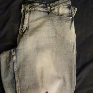 Light wash skinny  jeans with zip ankle