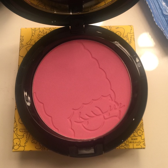 MAC COSMETICS - Picture 2 of 3