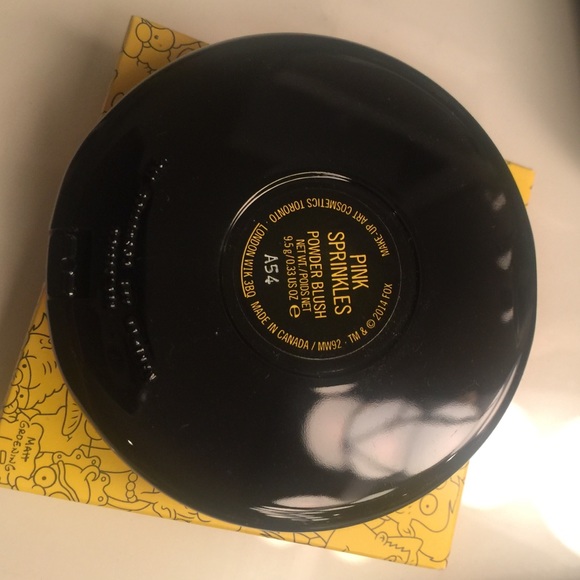 MAC COSMETICS - Picture 3 of 3