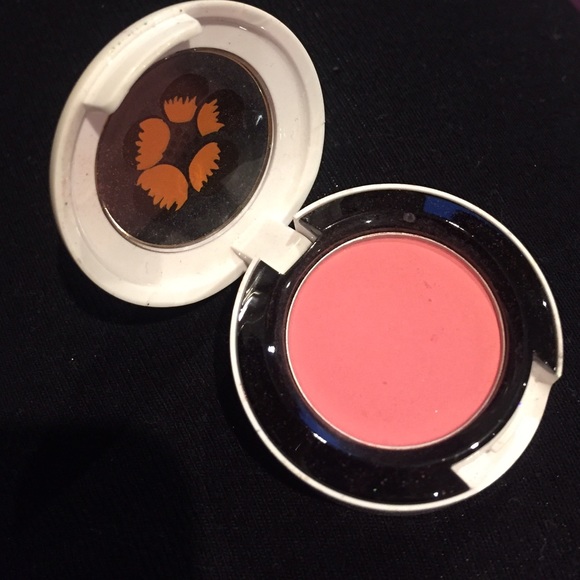 MAC COSMETICS LIMITED EDITION EYESHADOW
