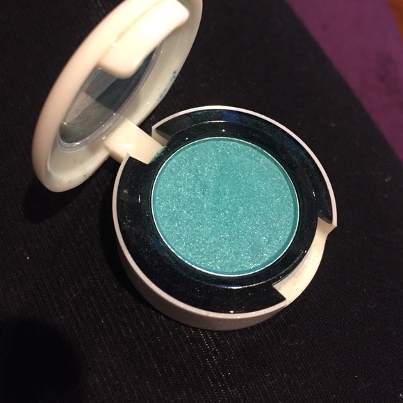 MAC COSMETICS LIMITED EDITION EYESHADOW