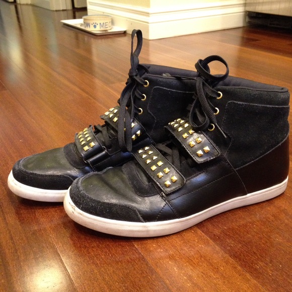 Mens size 10.5 Reebok studded sneakers black - Picture 2 of 4