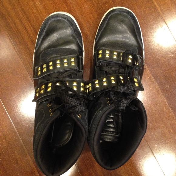 Mens size 10.5 Reebok studded sneakers black - Picture 4 of 4