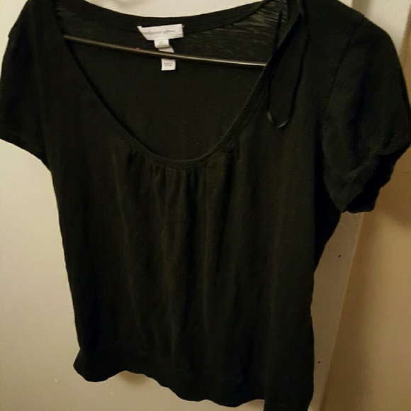 Black short sleeve  scoop neck shirt