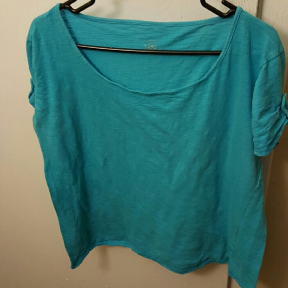 Blue short sleeve scoop neck shirt