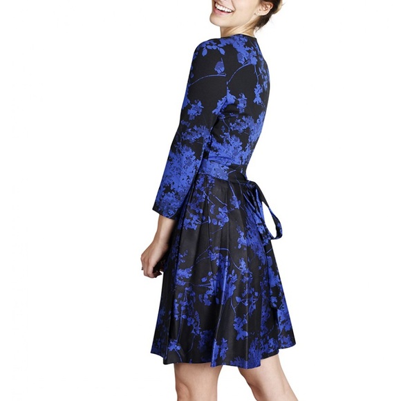 DVF Women's Silk Wrap Style Dress - Picture 2 of 3