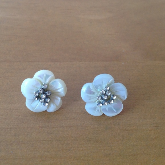 The Limited Flower Stud Earrings