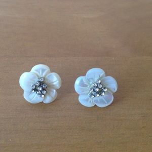 The Limited Flower Stud Earrings