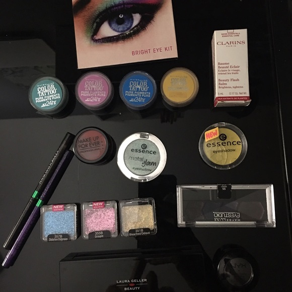 Cosmetic Bundle gently and un-used - Picture 2 of 3