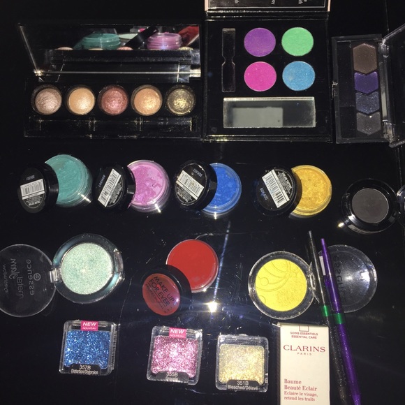 Cosmetic Bundle gently and un-used - Picture 3 of 3