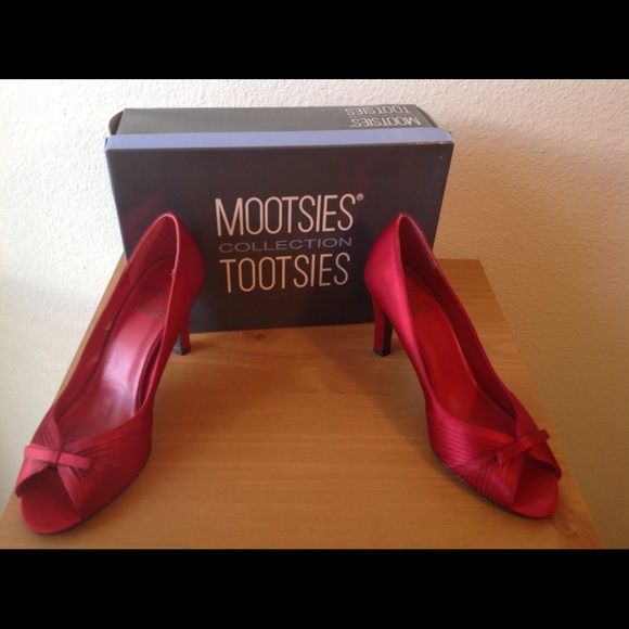 Mootsies Tootsies Party Girl Satin Peep Toe Pump