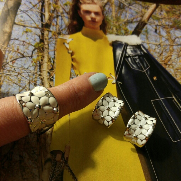 Daisy Austrian Crystal Fashion jewelry set