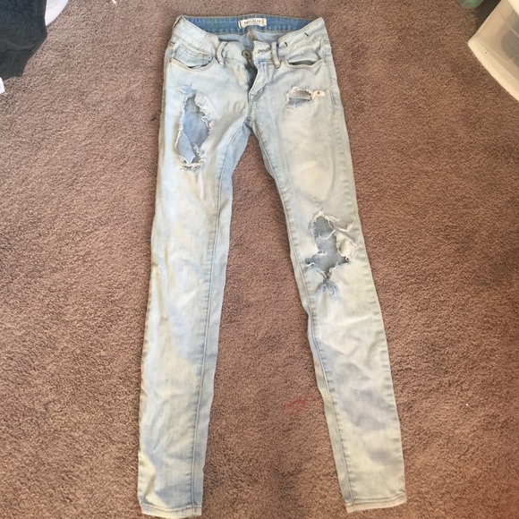 Jeans with holes