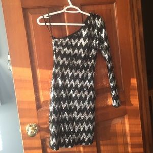 Bebe dress sequence zig zag