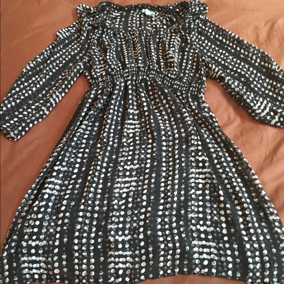 Black & white maternity tunic.