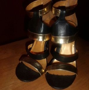 Killer black and gold 4" sandals