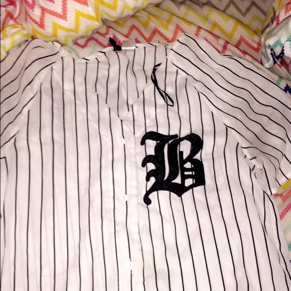 H&M black & White oversized baseball shirt xs(sz2)