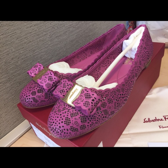 SALVATORE FERRAGAMO Varina
Lasercut  Flats s 7.5