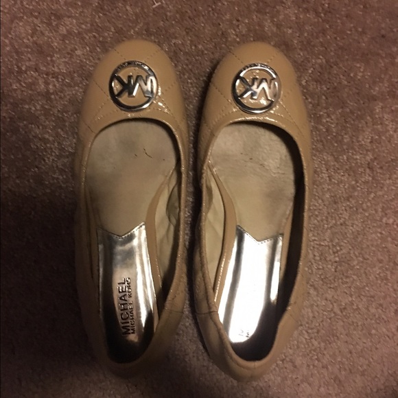 Michael kors beige flats