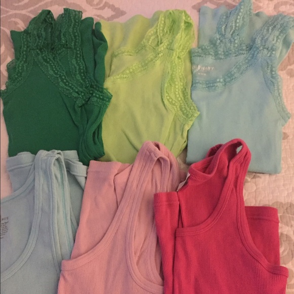 6 Piece Bundle Of Tanks Size-M - image 1