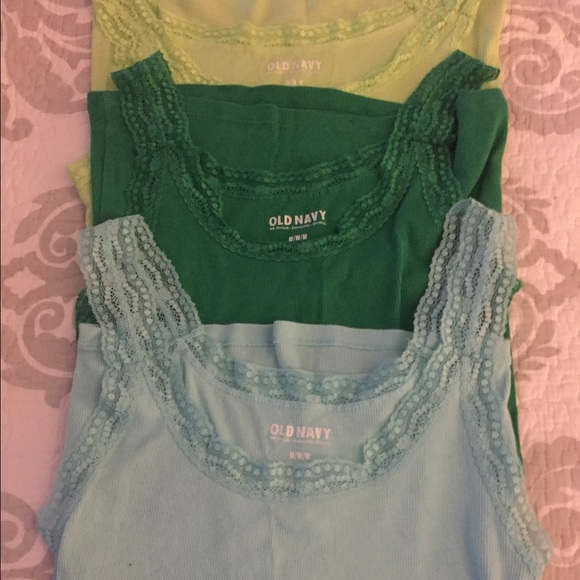 6 Piece Bundle Of Tanks Size-M - image 2