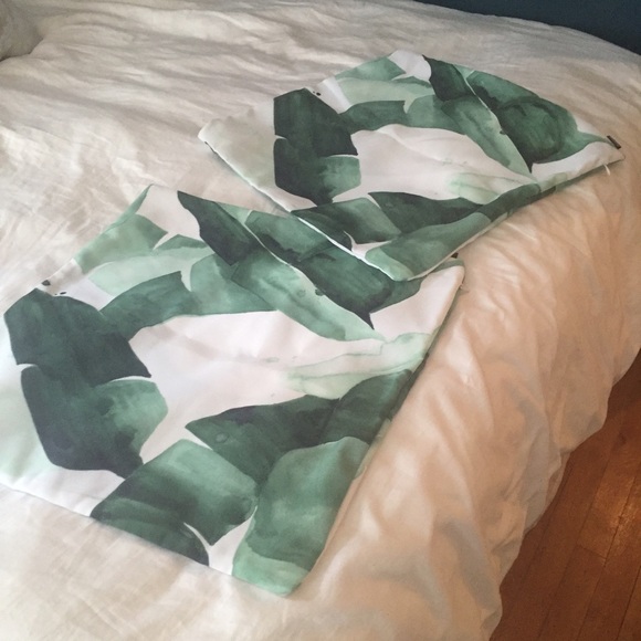 Pair of The Aestate Beverly pillow cases 20'x20'