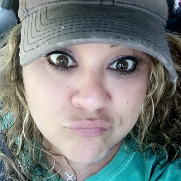 Meet your Posher, Lora - Picture 1 of 1